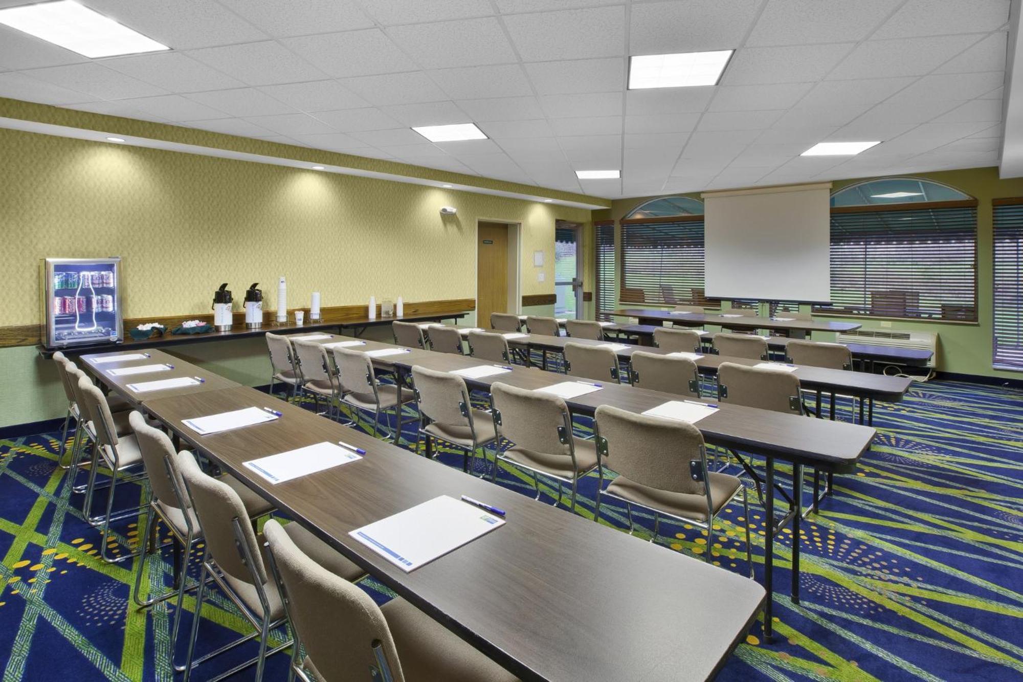 Holiday Inn Express Irwin Pa Tpk Exit 67 By Ihg Exteriör bild
