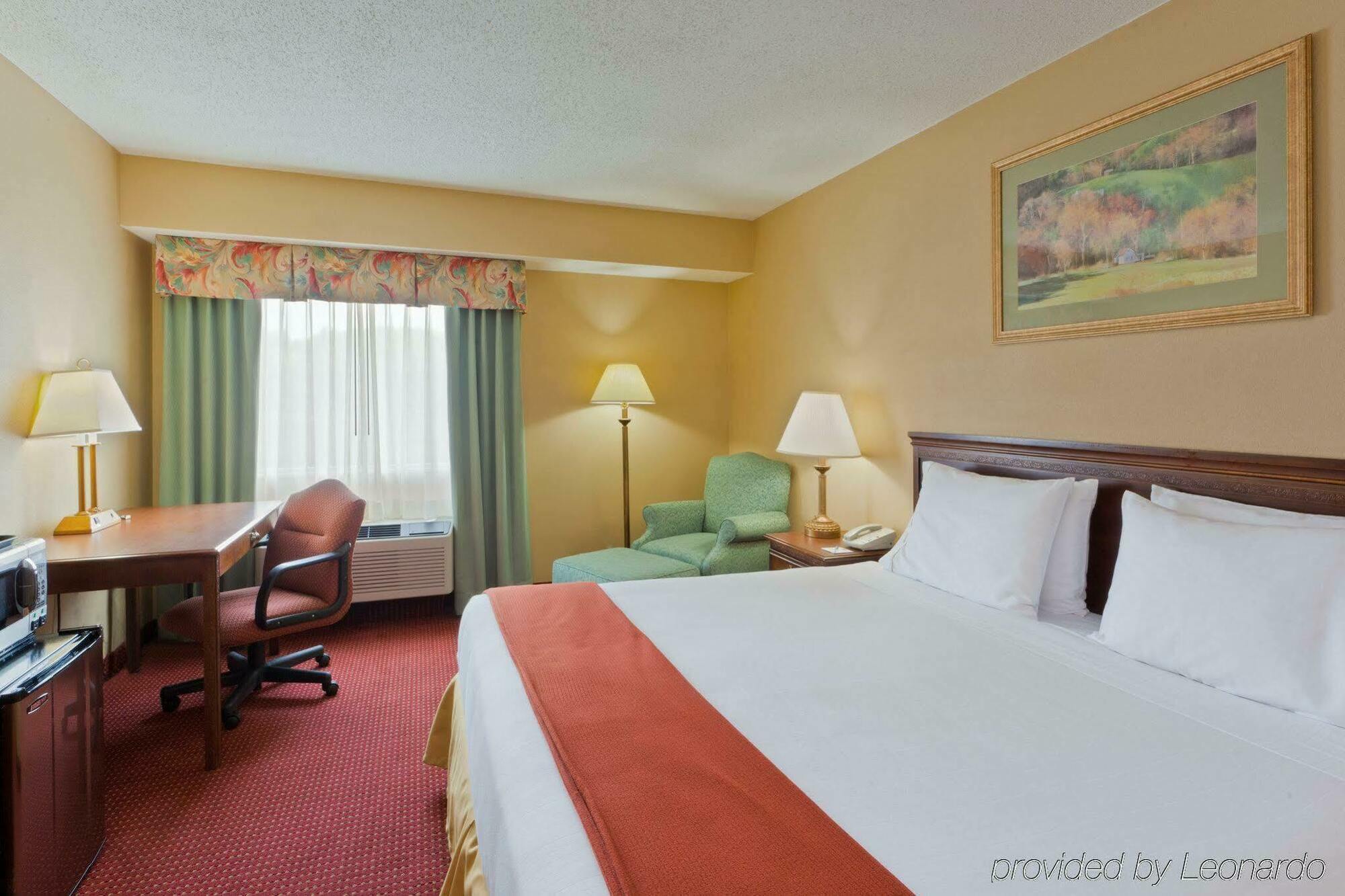 Holiday Inn Express Irwin Pa Tpk Exit 67 By Ihg Exteriör bild