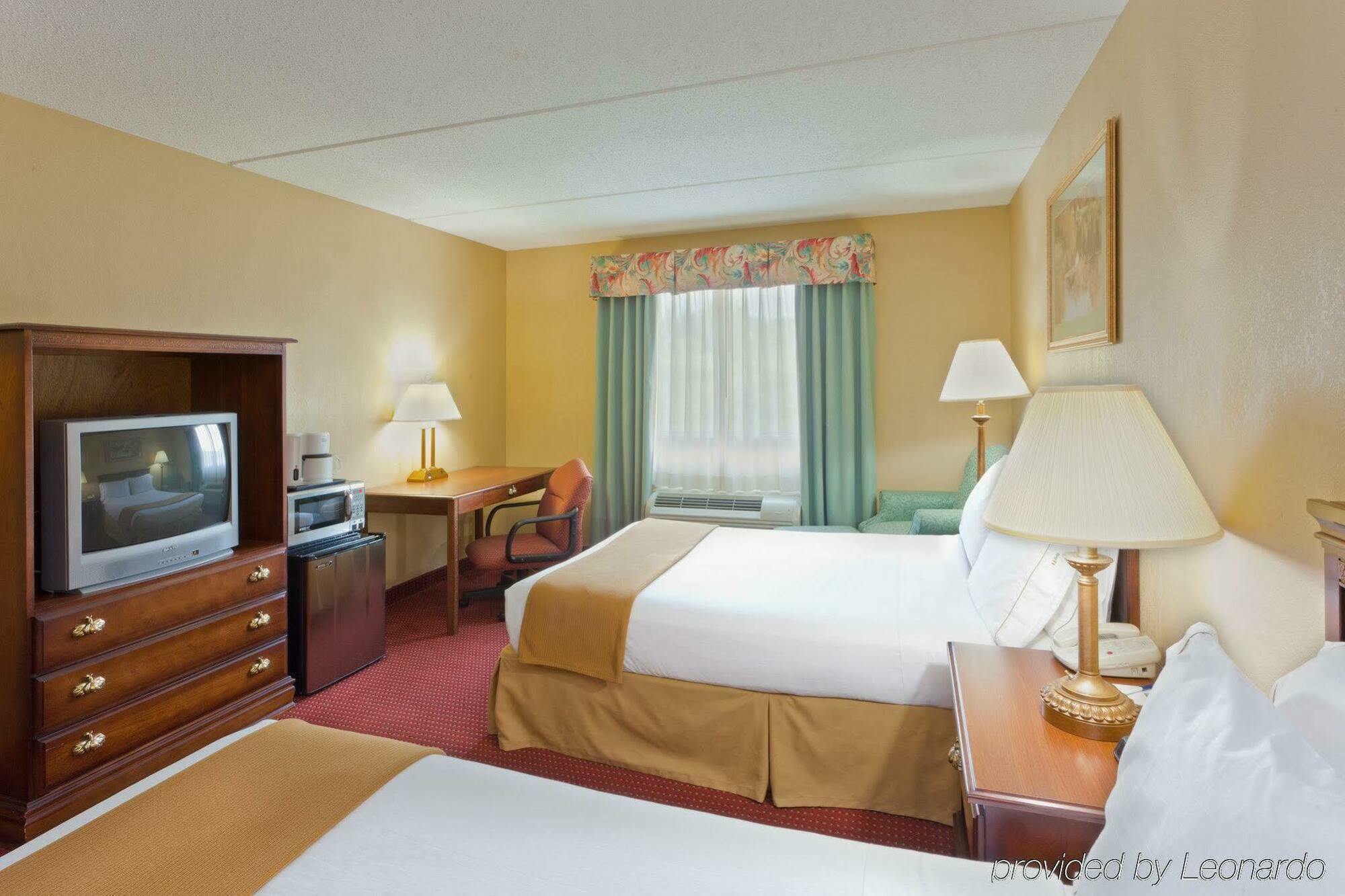Holiday Inn Express Irwin Pa Tpk Exit 67 By Ihg Exteriör bild